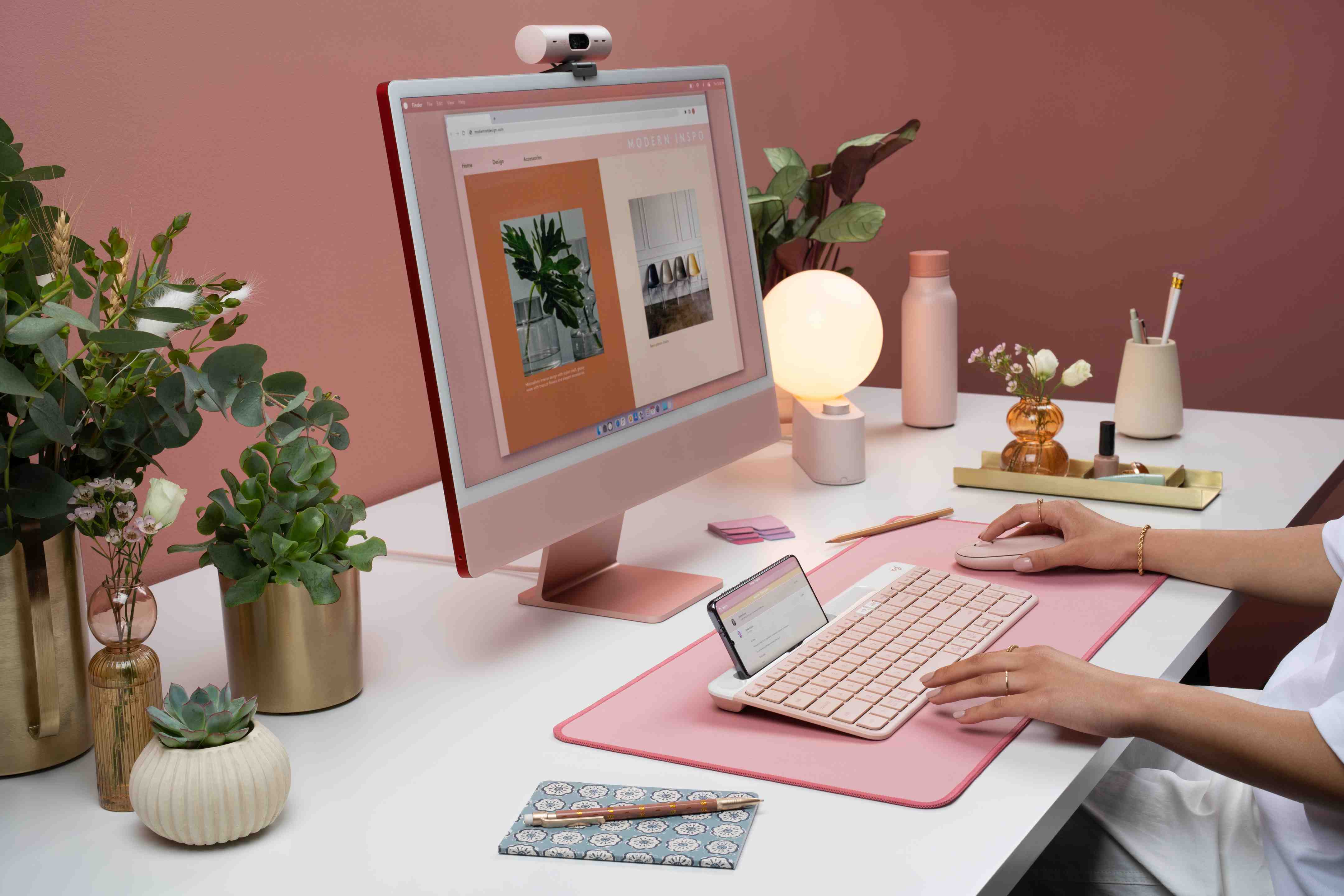 Keyboard Wireless Logitech K580 dan MK470 Kini Hadir dalam Warna Pink 26 K580 Slim Multi Device 1