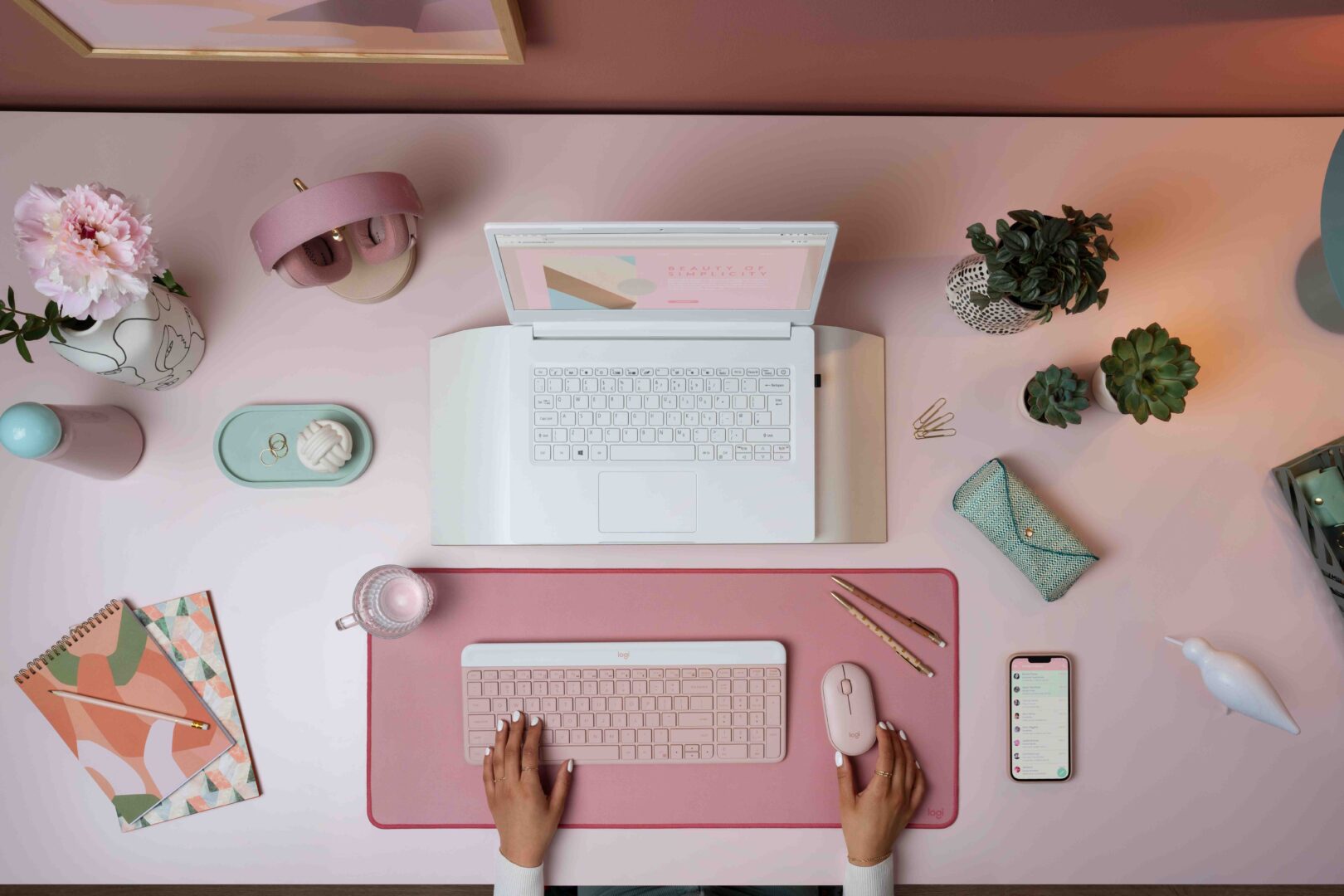 Keyboard Wireless Logitech K580 dan MK470 Kini Hadir dalam Warna Pink