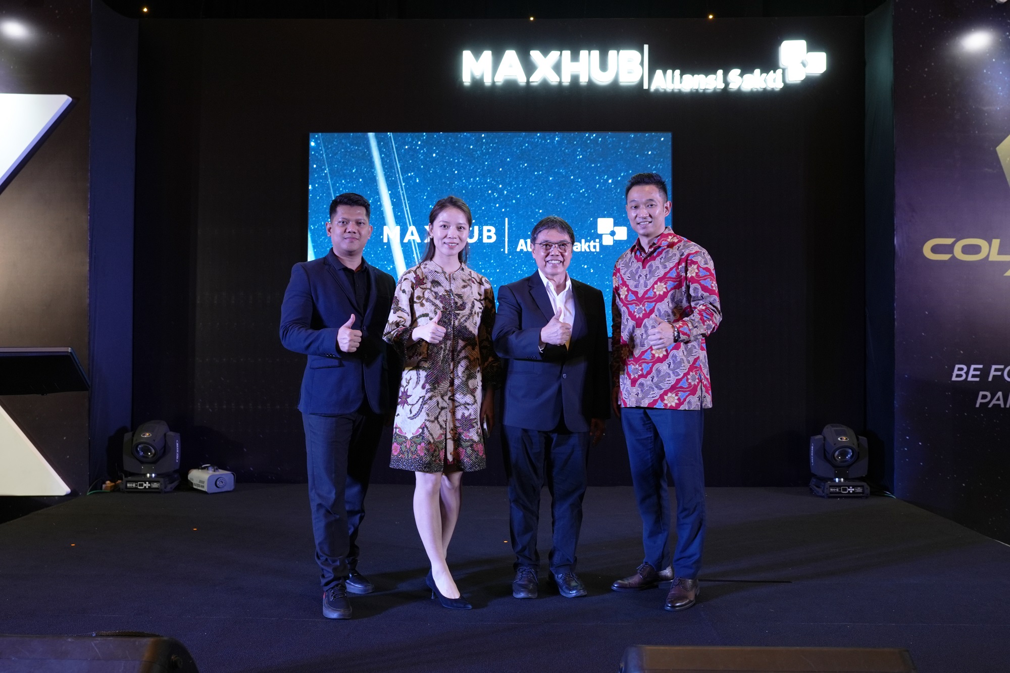 Direct Release: MAXHUB Indonesia Resmi Luncurkan V6 dan E Series Layar Interaktif Baru untuk Diskusi yang Lebih Seru 12 Ki ka Iswanto Operational Director of PT. Aliansi Sakti Martina You MAXHUB Indonesia Country Manager Purnawan Andoko President Director of PT. Aliansi Sakti Joe Zhou MAXHUB AP