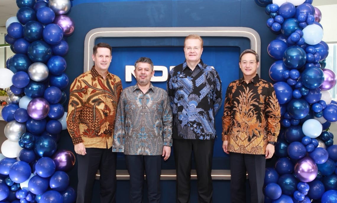 Direct Release: Nokia Membuka Kantor Baru di Kawasan Pusat Bisnis Jakarta 24 (dari kiri ke kanan) John Harrington, Kepala Asia Pasifik dan Jepang, Nokia_ Ozgur Erzincan, Presiden Direktur Nokia Indonesia_ Tommi Uitto, Presiden Jaringan Seluler, Nokia_ Jae Won,