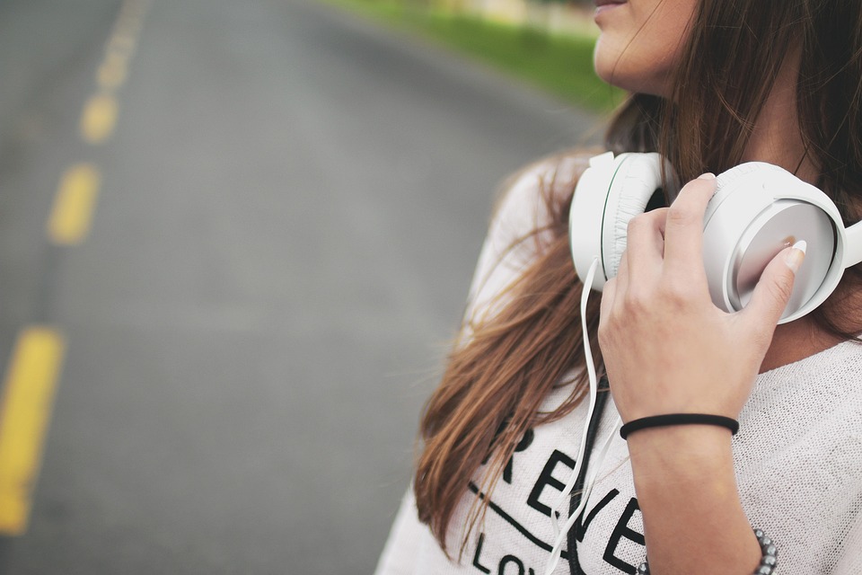 Direct Release: Cara Cepat dan Aman Mendapatkan Musik Favorit Anda 33 Music girl