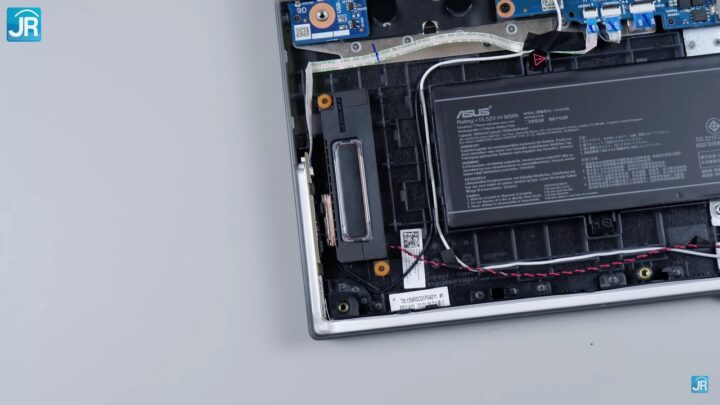 Review ASUS ROG Strix Scar 18 G834JZ 38