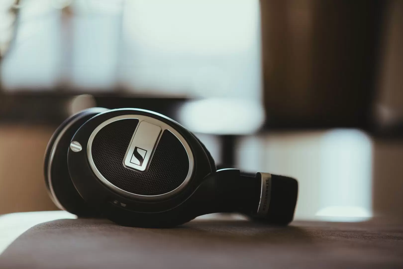 Direct Release: Sennheiser Group Sukses Menutup Tahun Fiskal Pertama yang Berfokus Pada Bisnis Audio Profesional 1 chris panas 20ScUc8riPU unsplash