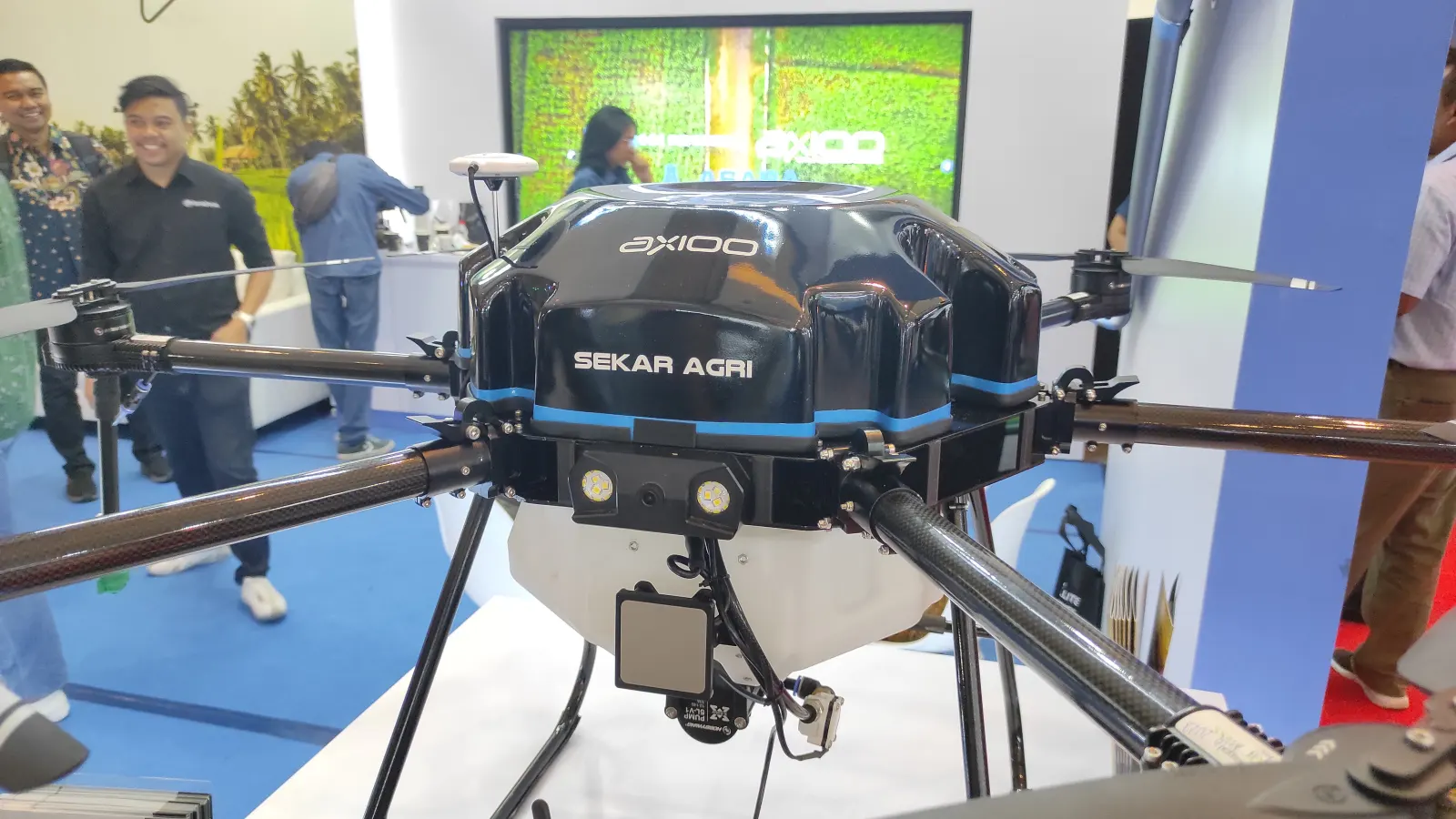 Axioo Sekar Agri: Drone Penyemprot Buat Petani Modern