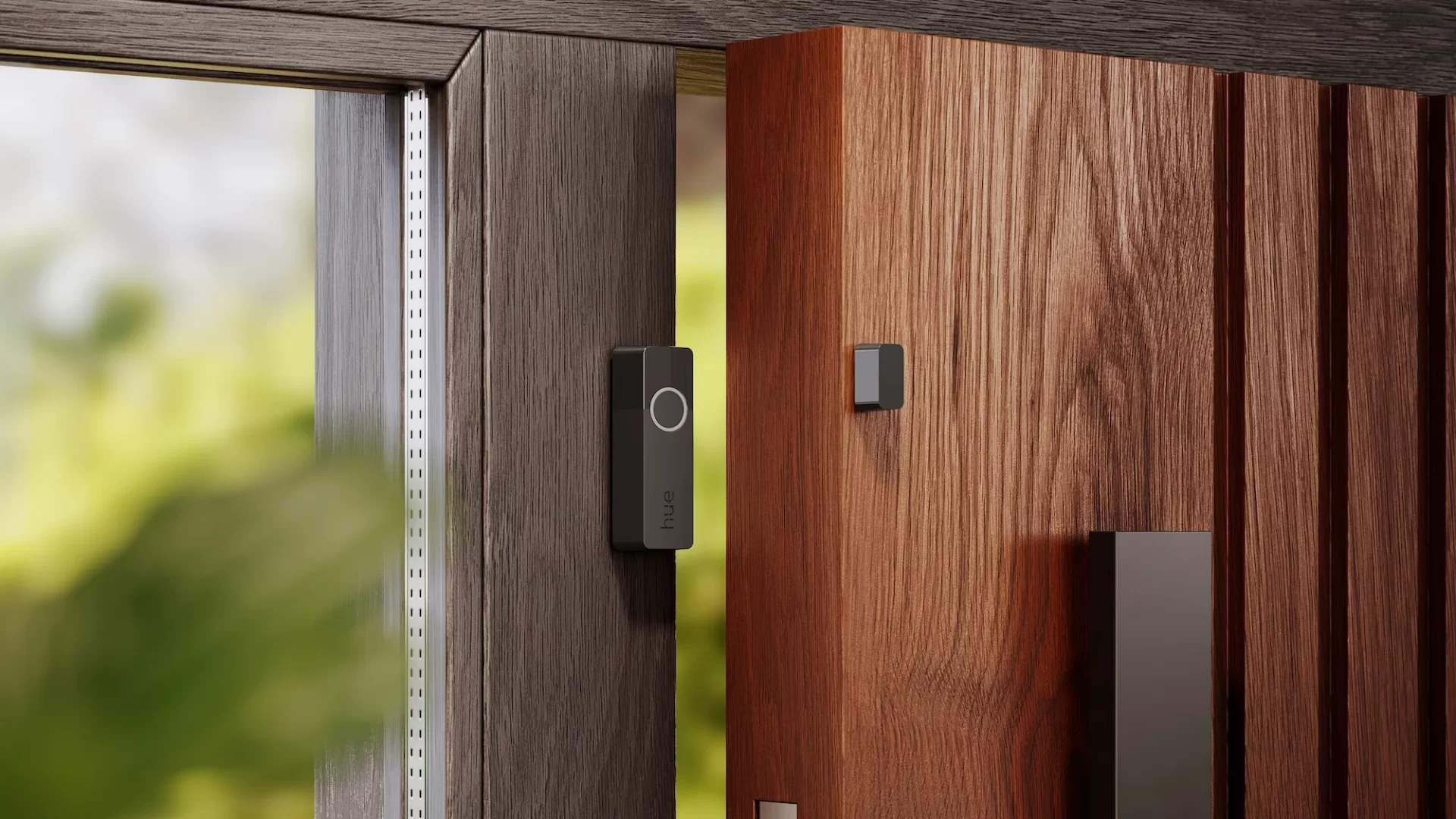 Philips Hue Rilis Kamera CCTV dan Sensor Keamanan untuk Smart Home 3 Philips Hue Secure contact sensor lifestyle