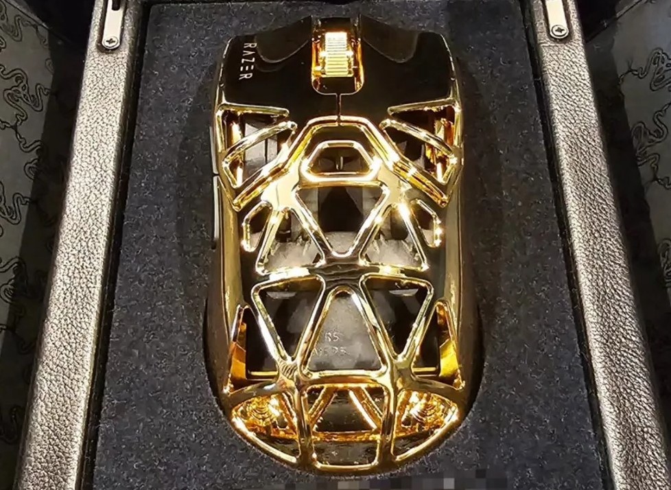 CEO Razer Pamer Mouse Emas 24 Karat 40 Razer Muuse Emas 24K