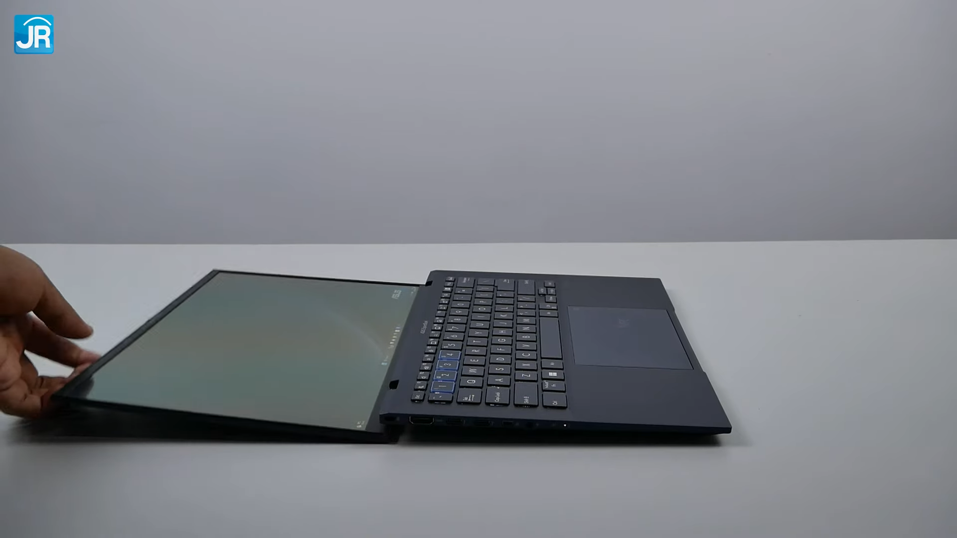 Review ASUS Expertbook B9 OLED (B9403): Laptop Bisnis Layar OLED 14 ASUS Expertbook B9 OLED B9403 15