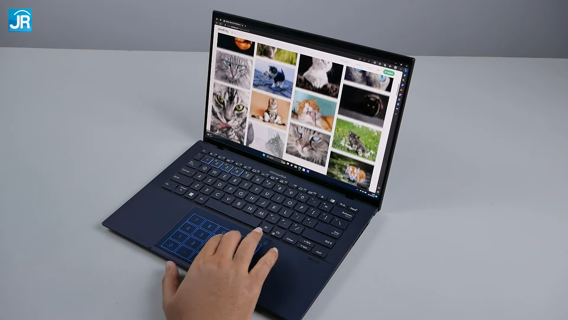 Review ASUS Expertbook B9 OLED (B9403): Laptop Bisnis Layar OLED 14 ASUS Expertbook B9 OLED B9403 23