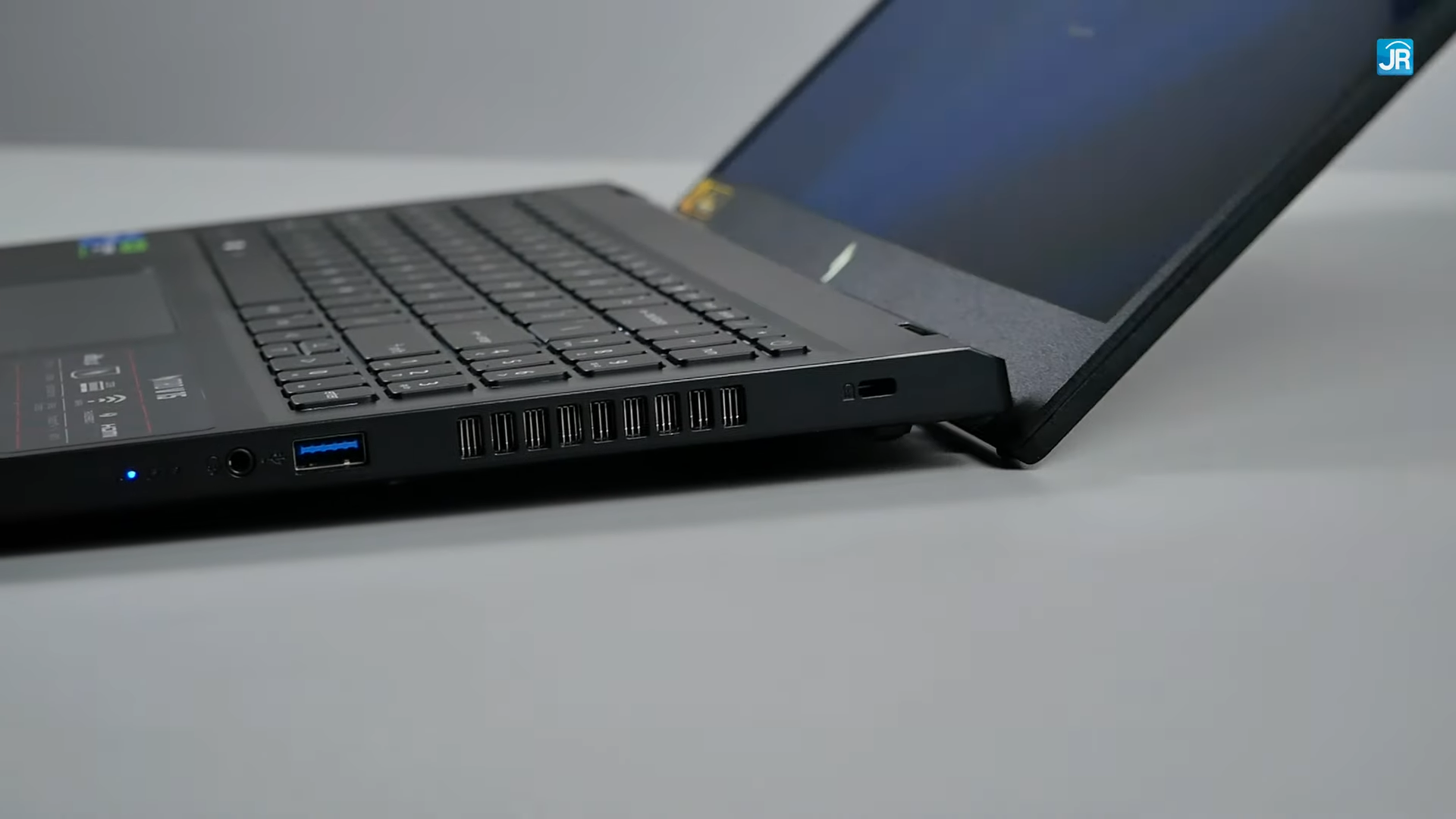 Review Acer Nitro V 15 (ANV15-51): Laptop Gaming Murah dengan CPU 8-Core dan RTX 4050 9 Acer Nitro V 15 19