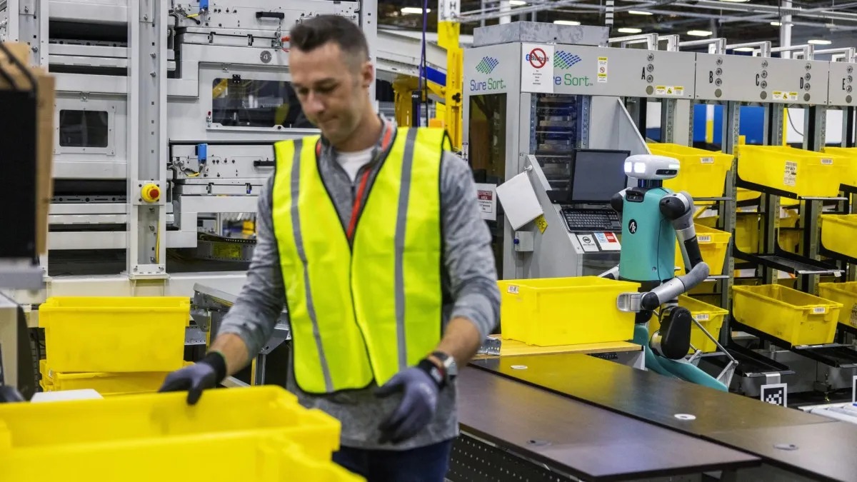 Amazon Mulai Gunakan Robot Untuk Mengurus Gudang 1 Amazon Robot
