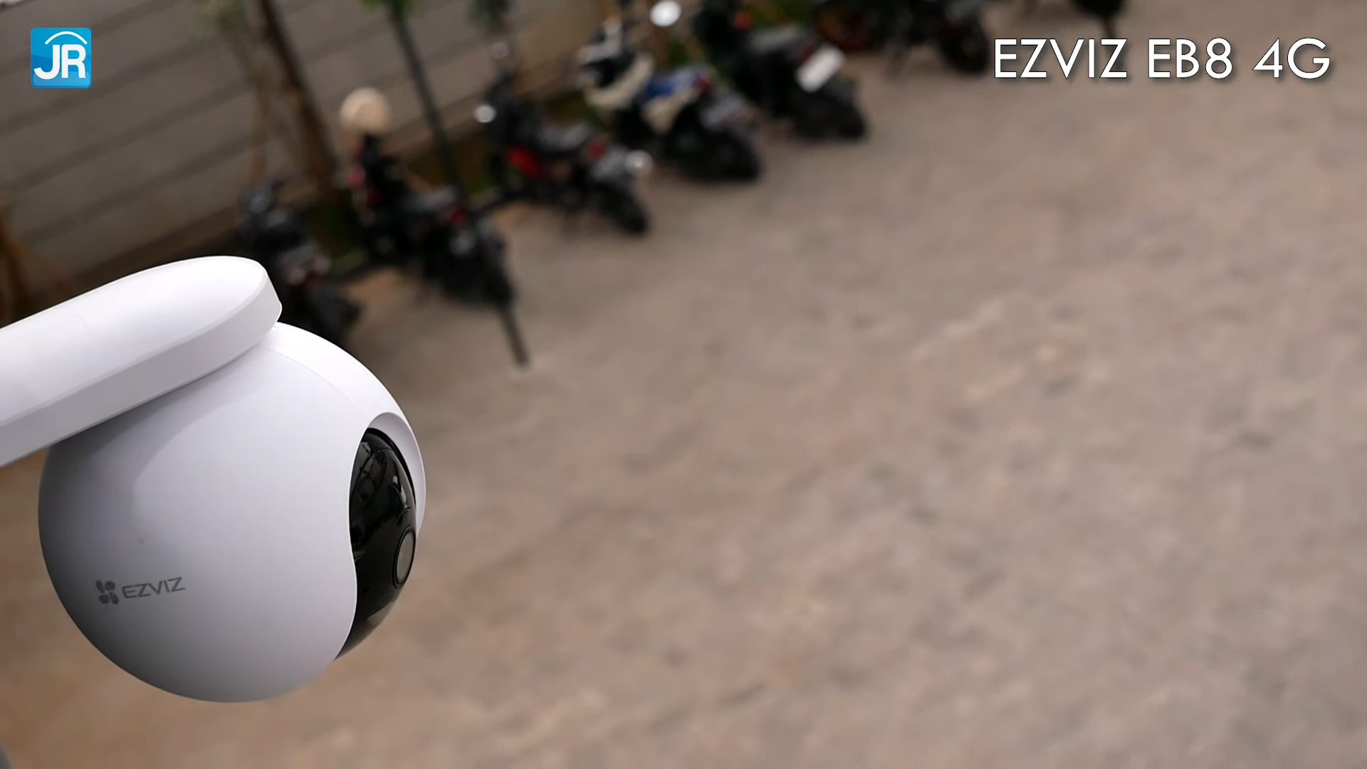 Review EZVIZ EB8 4G: Kamera Wire-Free 4G Tahan Air dengan Banyak Fitur 3 EZVIZ EB8 4G dengan Solar Charging Panel 3