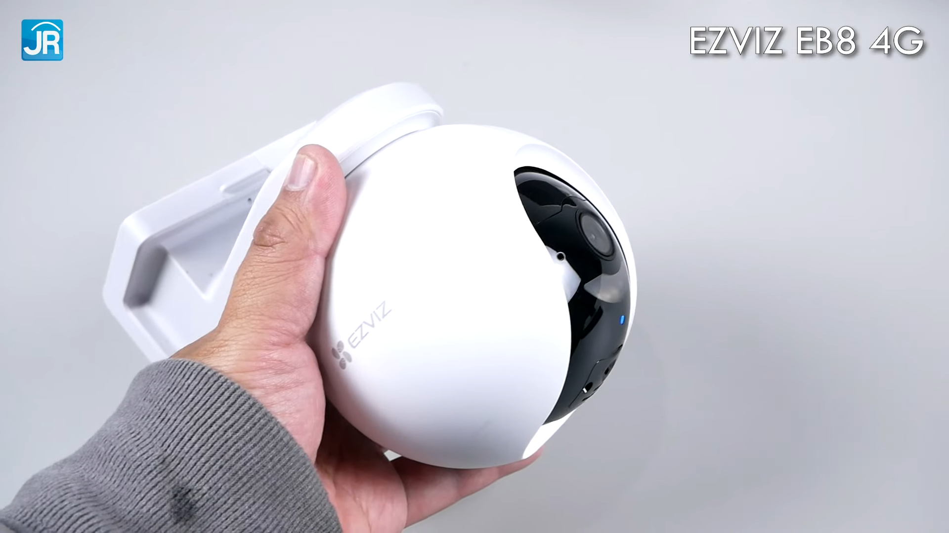 Review EZVIZ EB8 4G: Kamera Wire-Free 4G Tahan Air dengan Banyak Fitur 5 EZVIZ EB8 4G dengan Solar Charging Panel 4