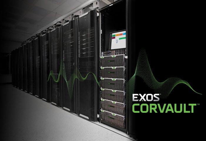 Direct Release: Seagate Membawa Sistem Penyimpanan Blok Berkapasitas Multi-Petabyte dan Berperforma Tinggi ke Peningkatan Baru yang Mencapai 2,5 PB 1 Foto 5 Seagate Exos® CORVAULT™ 4U106 Server room Hi Res