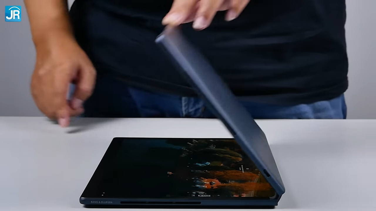 Review HP Spectre Fold 17-cs0005TU: Laptop Layar Lipat Untuk Kerja yang Unik 3 HP Spectre Fold 17