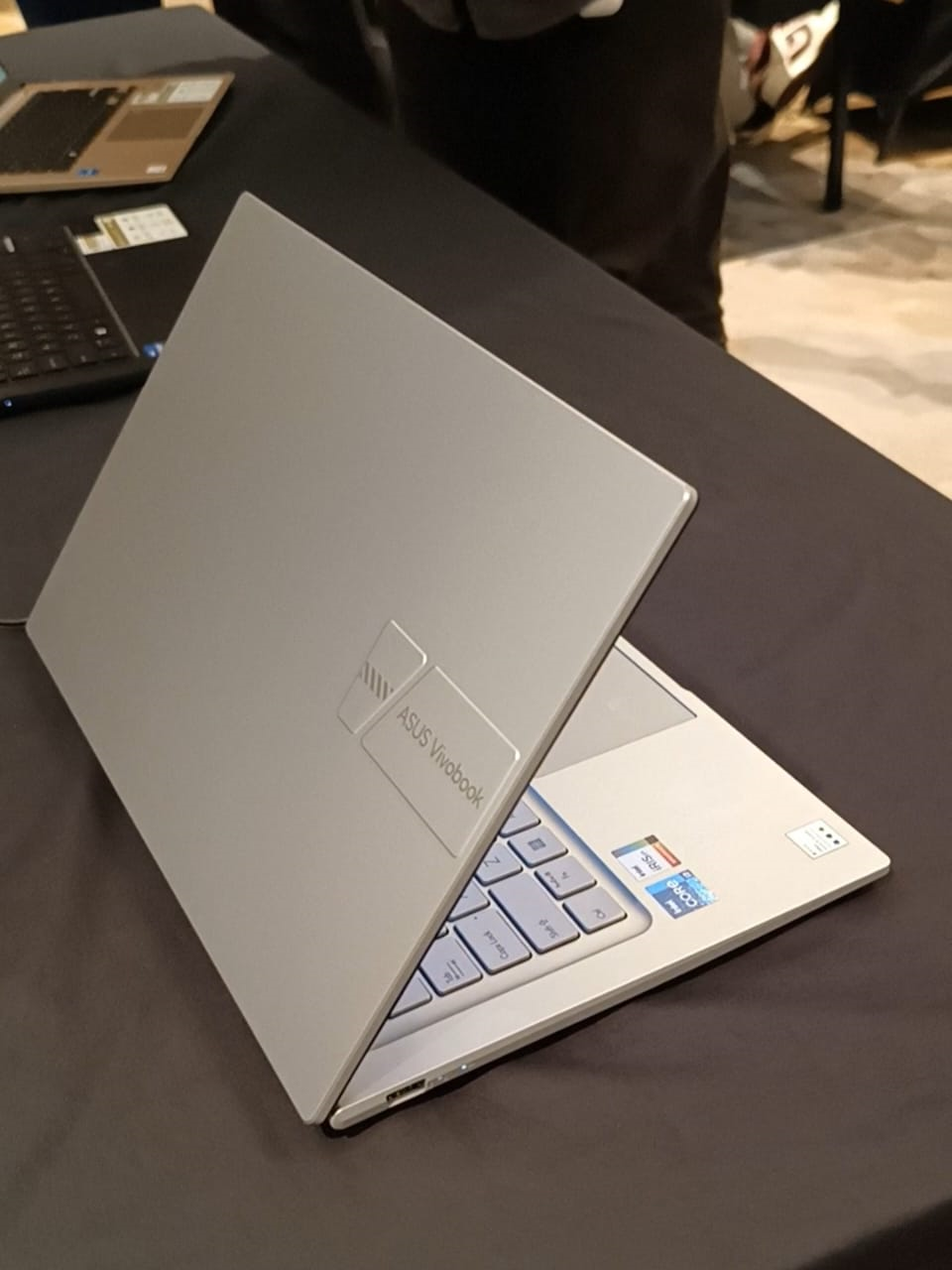 ASUS Vivobook 14 (A1404) Terbaru di Indonesia, Diperkuat Hingga Intel Core i7-1355U 7 ASUS Vivobook 14 A1404 7