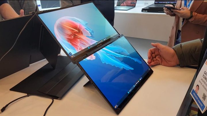 ASUS Resmi Kenalkan Zenbook DUO Generasi Terbaru di CES 2024 4 ASUS Zenbook Duo CES 2024 3