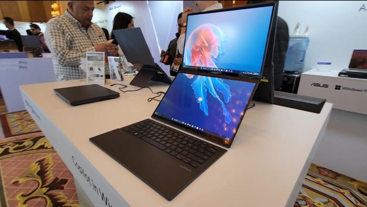 ASUS Resmi Kenalkan Zenbook DUO Generasi Terbaru di CES 2024 5 ASUS Zenbook Duo CES 2024 4
