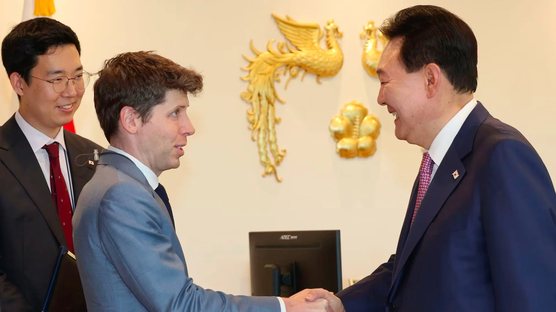 CEO OpenAI Temui Samsung dan SK Hynix, Kolaborasi Buat Chip AI? 28 Sam-Altman-OpenAI-CEO