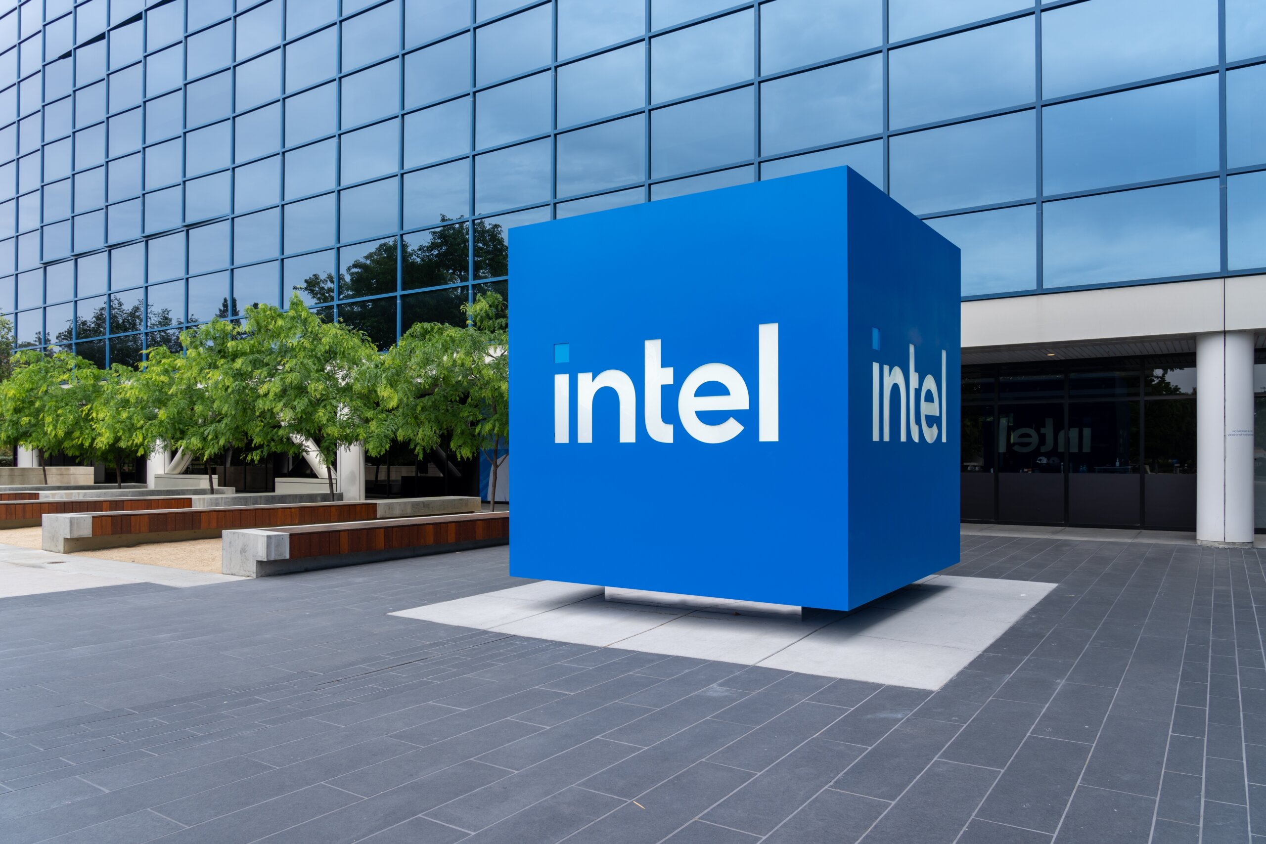 Strategi Intel Enterprise di Industri AI: Hardware, Software hingga Security 3 Intel