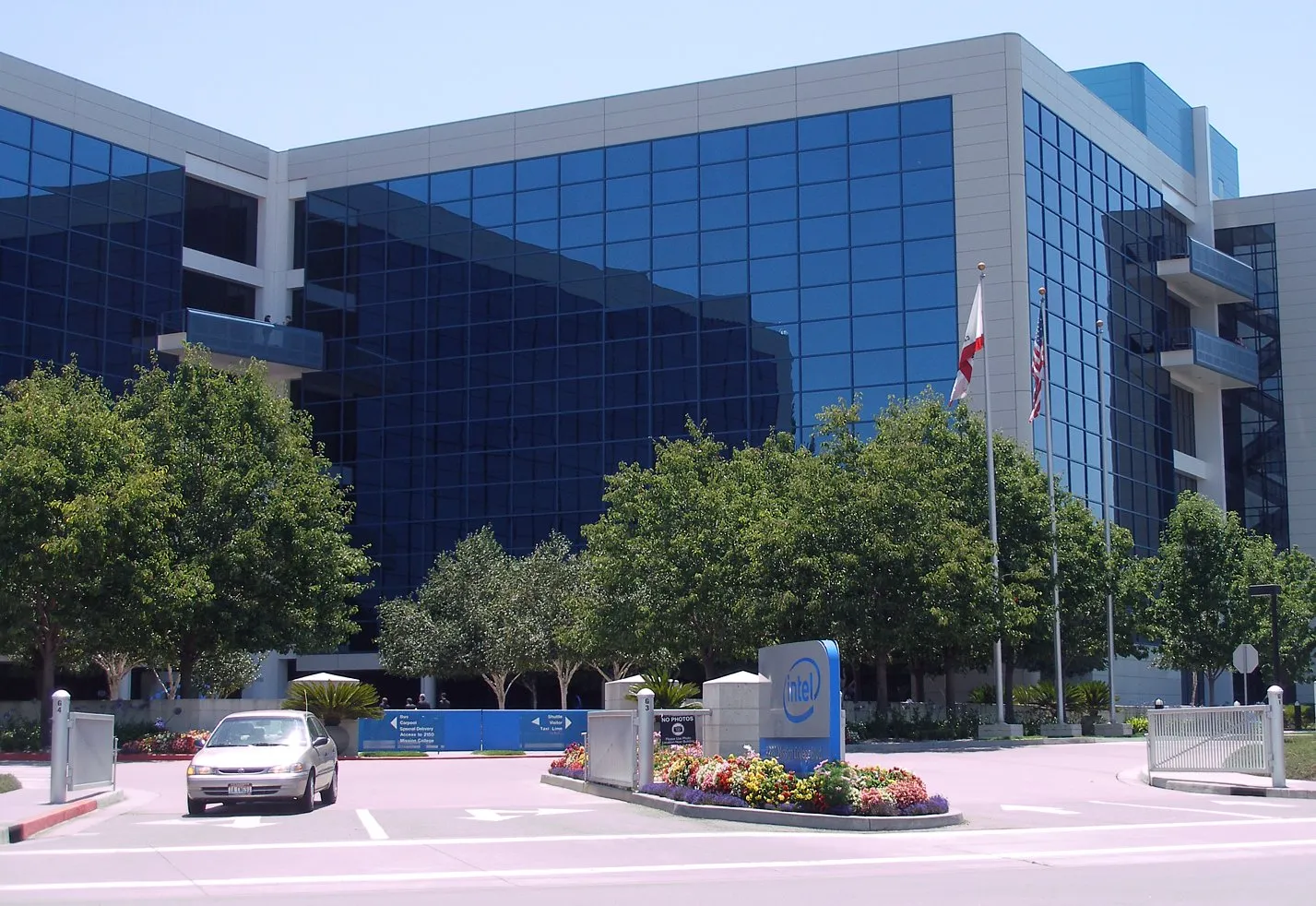 China Larang Prosesor Intel dan AMD di Komputer Pemerintahan 24 China Larang Prosesor Intel dan AMD di Komputer Pemerintahan