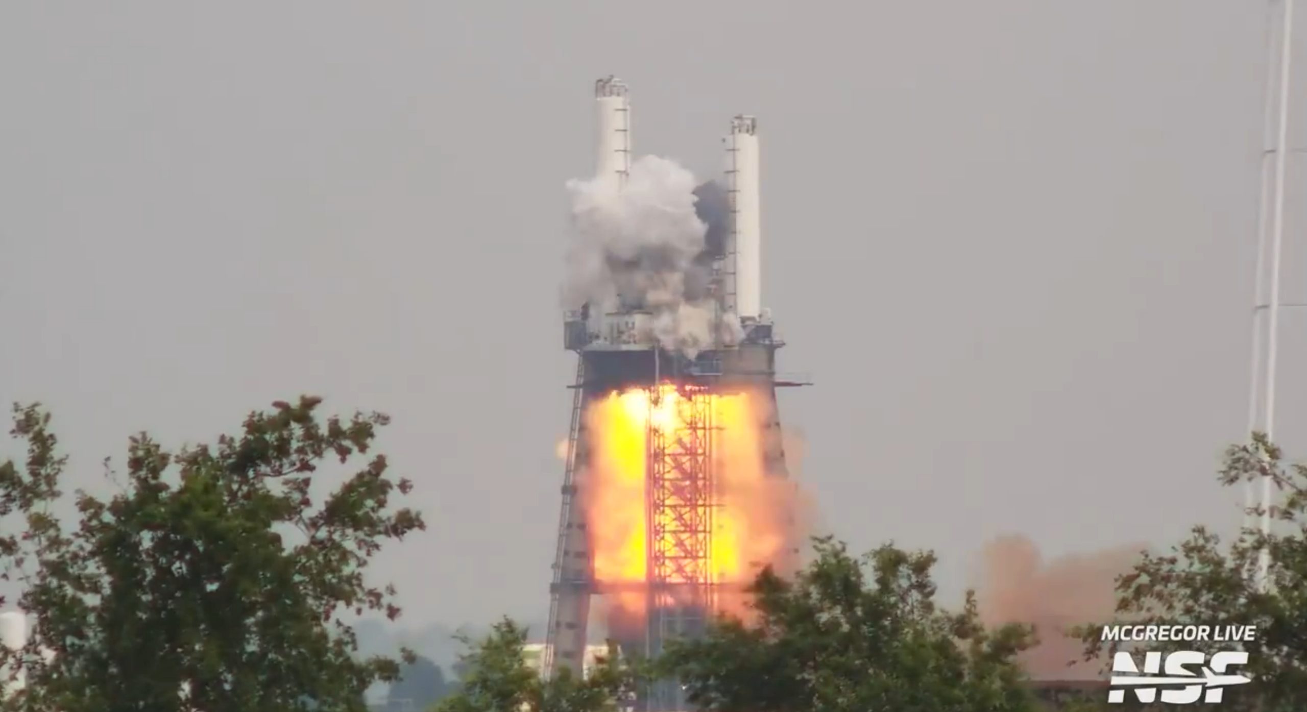 Fasilitas Uji Coba SpaceX Alami Ledakan 5 SpaceX uji coba kebakaran