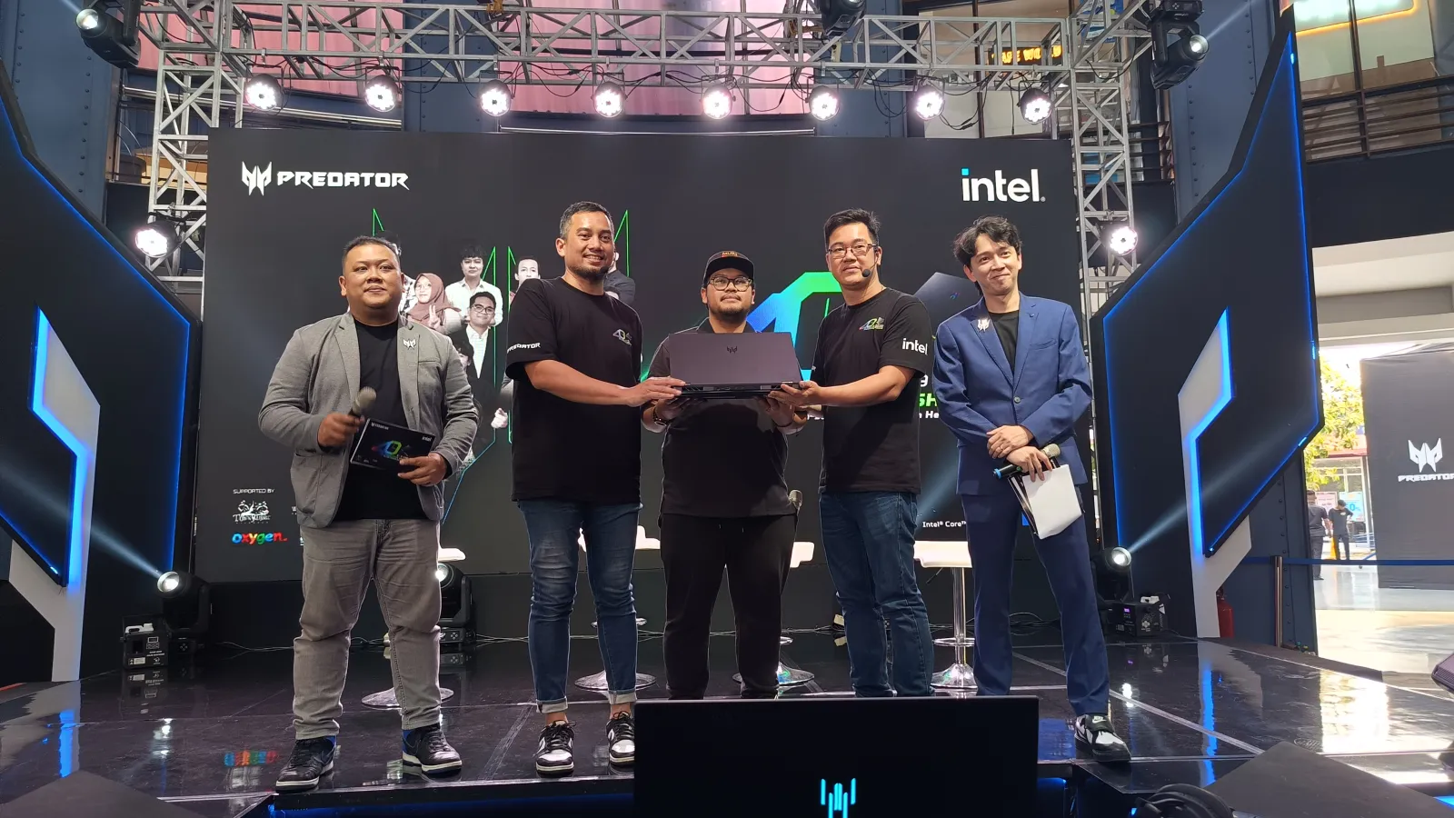 Acer Predator Helios 18 1