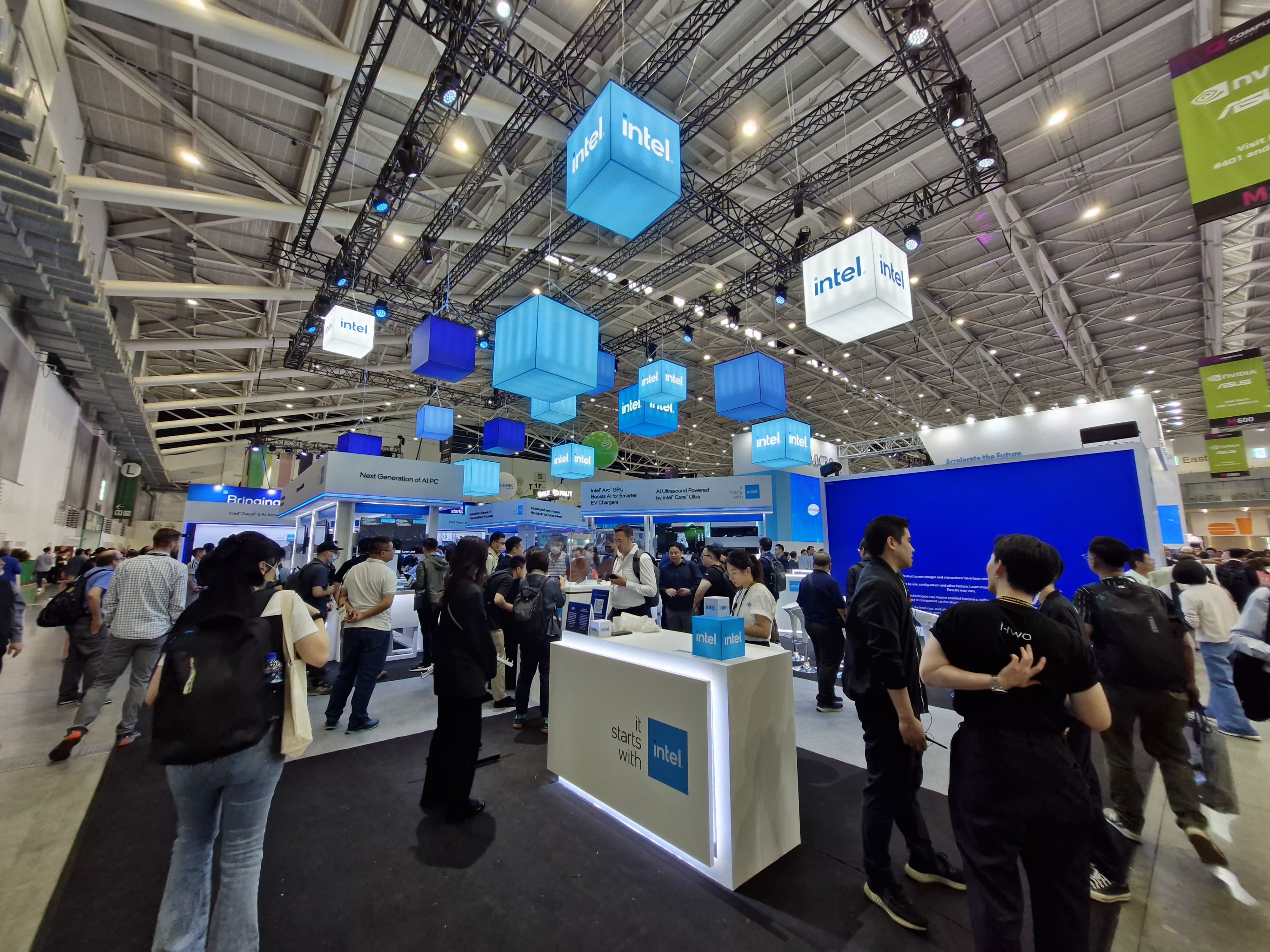 Booth Tour Intel di Computex 2024: Intel Pamer Prosesor Masa Depan! 8 Booth Intel computex 2024