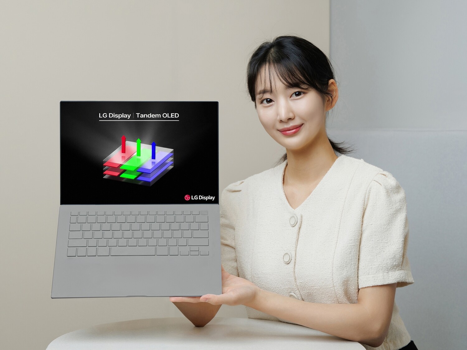 LG Display Mulai Produksi Massal Tandem OLED Pertamanya untuk Laptop 8 LG Display Tandem OLED