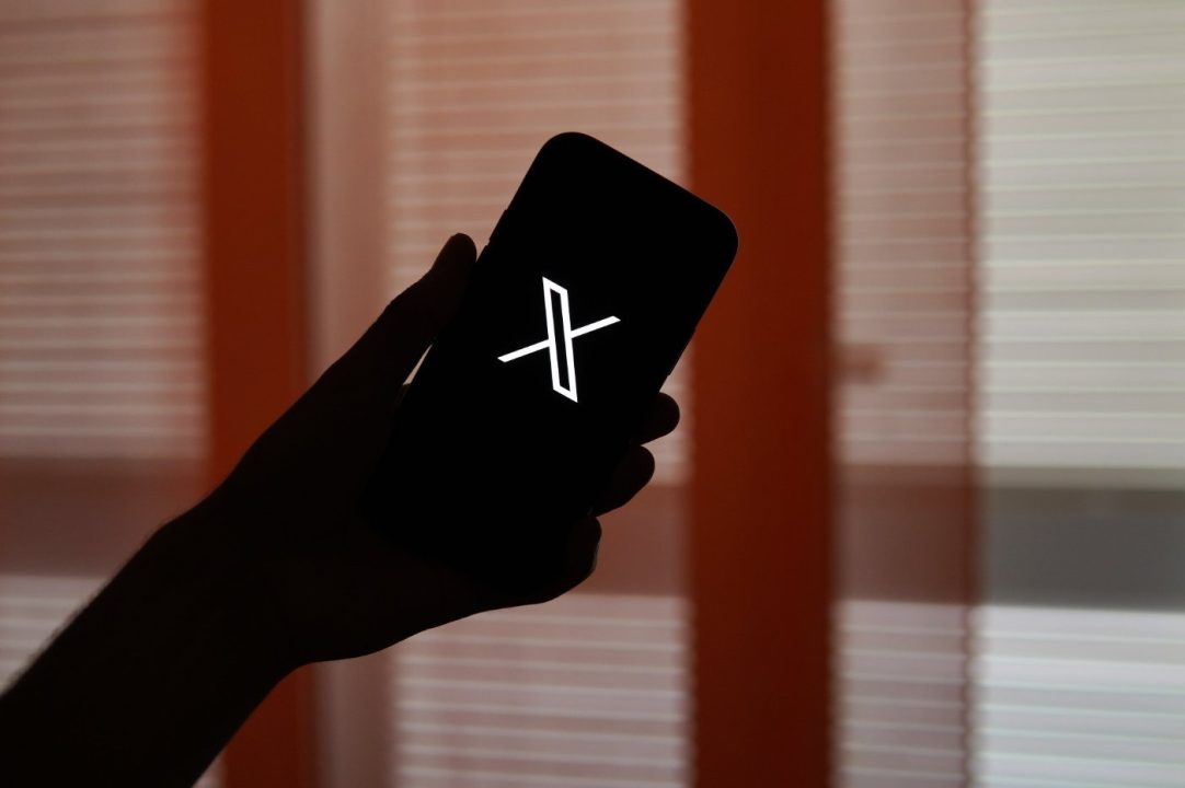 X Kini Sembunyikan Aktivitas Likes Pengguna 1 X Sembunyikan Aktivitas likes