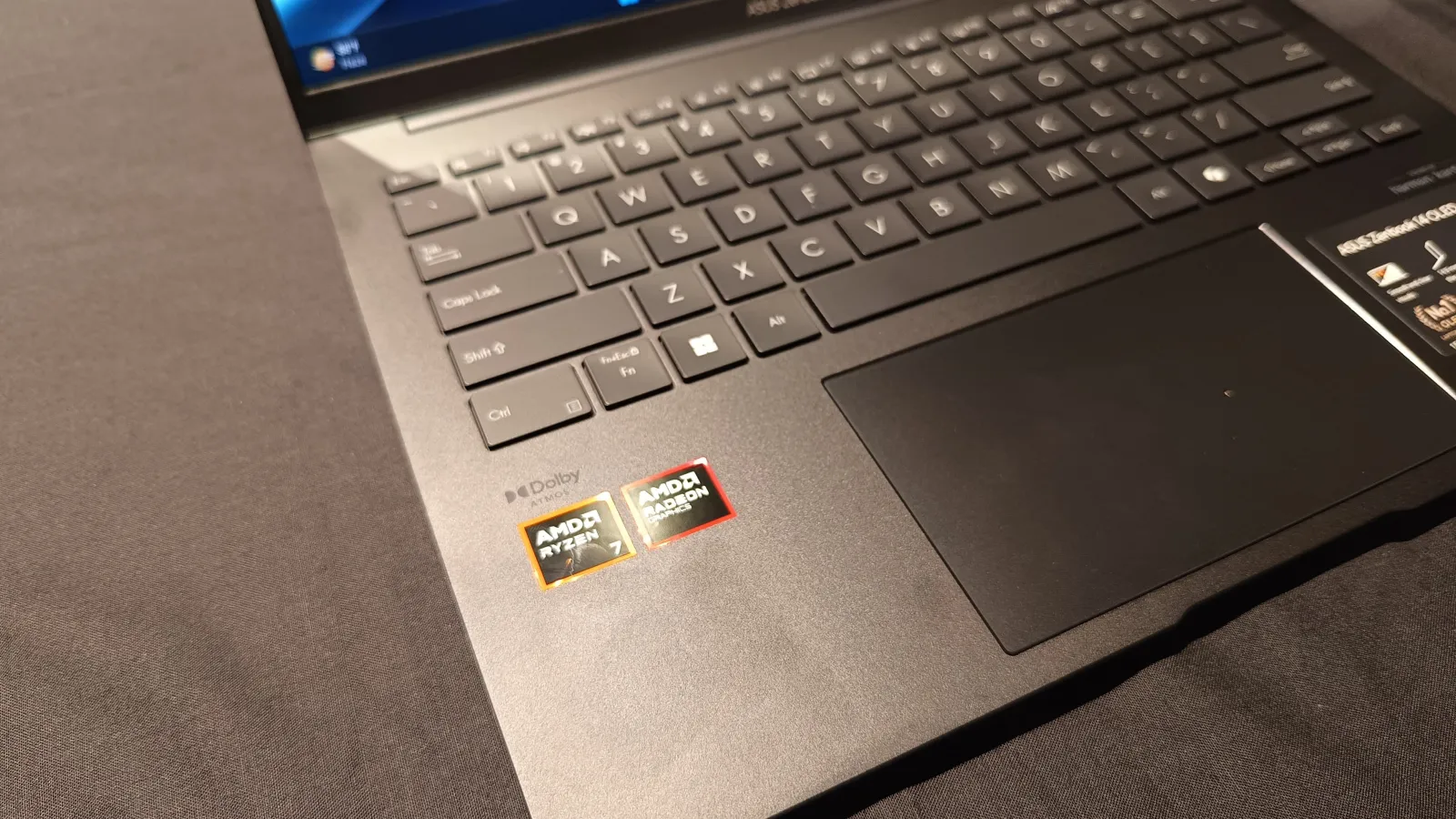 ASUS Zenbook 14 OLED Turut Hadir dengan Ryzen 7 8840HS 2 Zenbook 14 OLED UX3406 1
