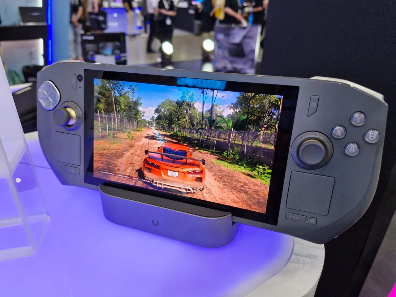 ZOTAC Ikutan Bikin Konsol Gaming Handheld: ZOTAC Zone! 9 Zotac Zone (1)