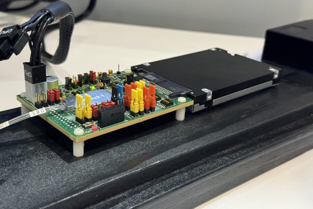 Kioxia Perkenalkan SSD Baru Pakai Kabel Optik 1 Kioxia Optical SSD