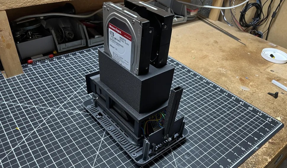 DataToaster 3000, Perangkat NAS Berbentuk Panggangan Roti 2 DataToaster 3000 NAS panggangan Roti