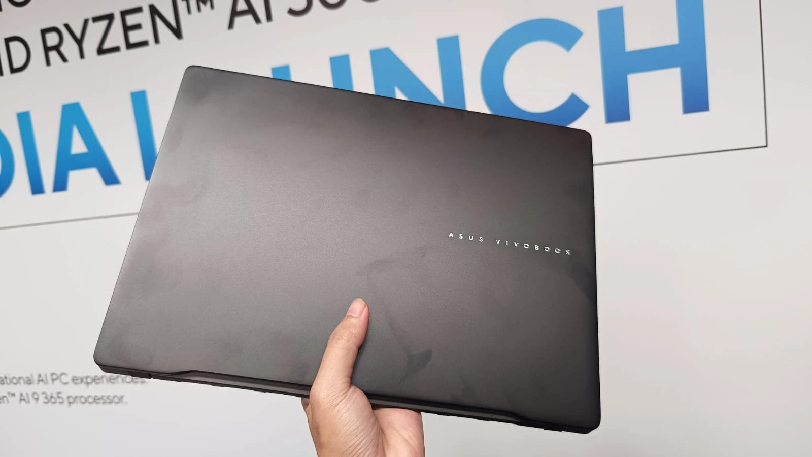 ASUS Vivobook S 14 OLED (M5406WA) Rilis, Kini Dibekali Ryzen AI 300 Series! 4 ASUS Vivobook S14 OLED M5406WA 5