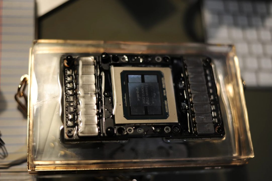 Tas Jinjing Mewah Ini Dihiasi Komponen GPU, Apa Gunanya? 3 GPU Purses NVIDIA H100