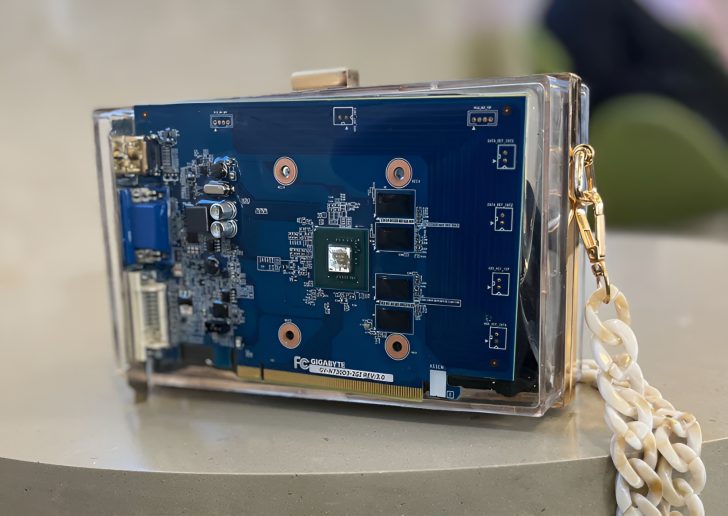 Tas Jinjing Mewah Ini Dihiasi Komponen GPU, Apa Gunanya? 20 GPUPurses Tas Jinjing GPU