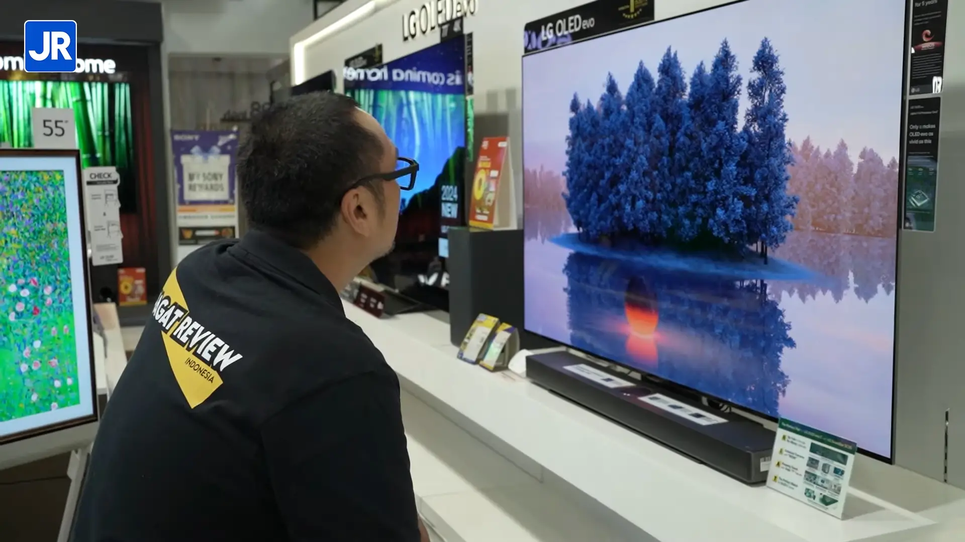 Tips Pilih dan Beli Smart TV feat. Hartono 3 TIPS Pilih Beli Smart TV 6 TV Layar Besar yg Murah dan Keren 3