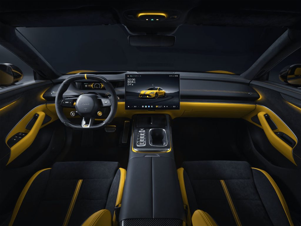 Xiaomi Kenalkan SU7 Ultra, Mobil Empat Pintu Terkencang di Dunia 3 Xiaomi SU7 Ultra interior 1024x768 1