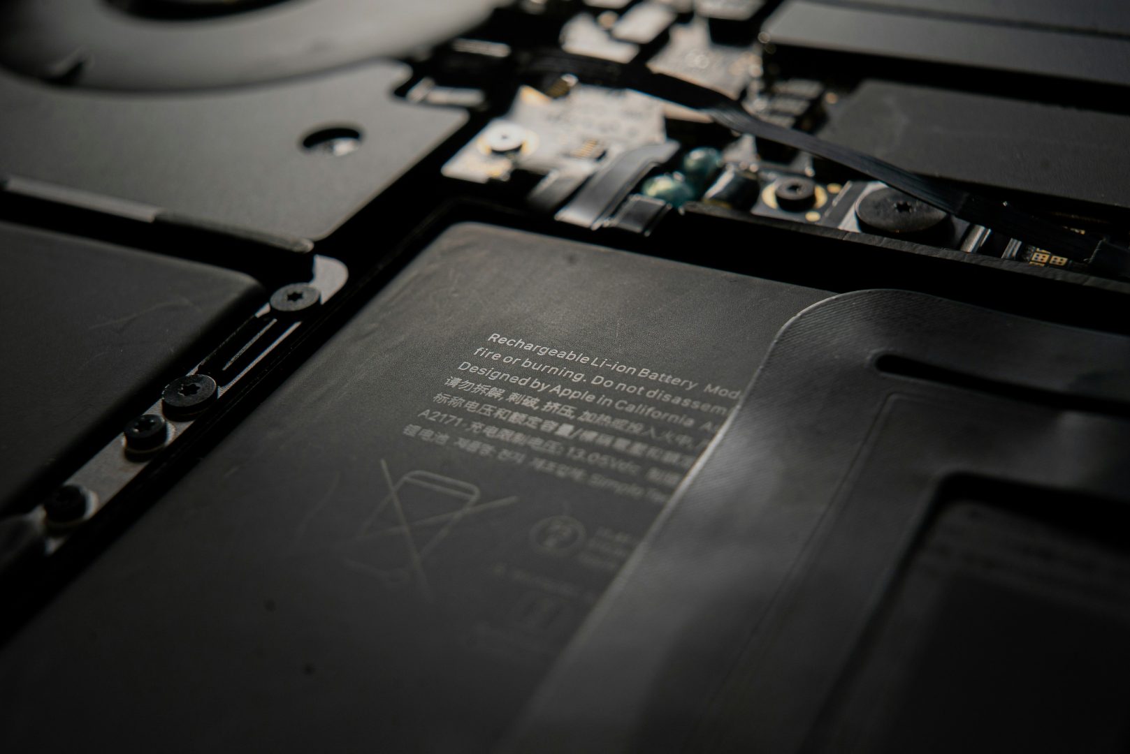 Huawei Patenkan Teknologi Baterai Solid State Baru 1 mika baumeister USW dIQpcAk unsplash