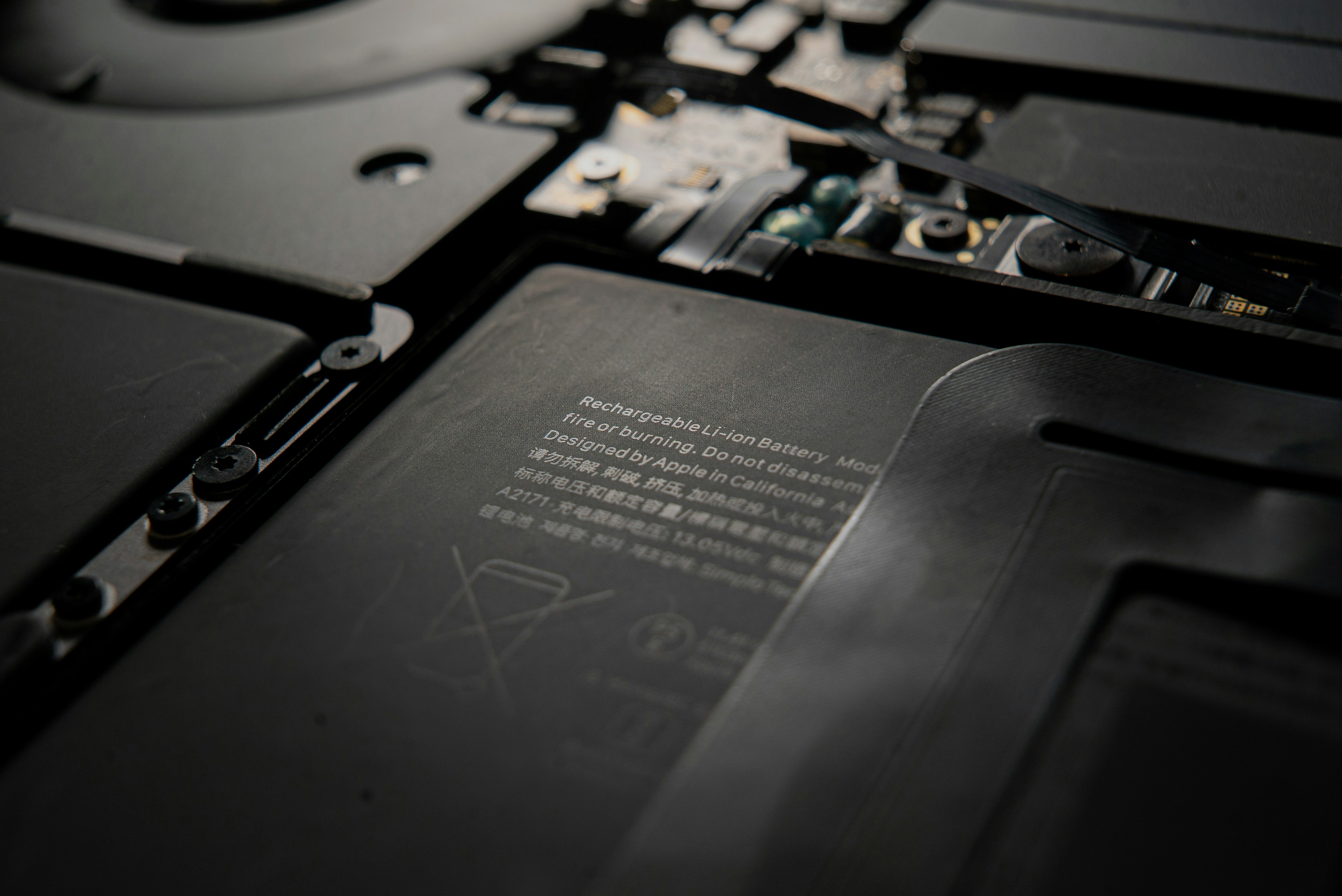 Huawei Patenkan Teknologi Baterai Solid State Baru 7 mika baumeister USW dIQpcAk unsplash