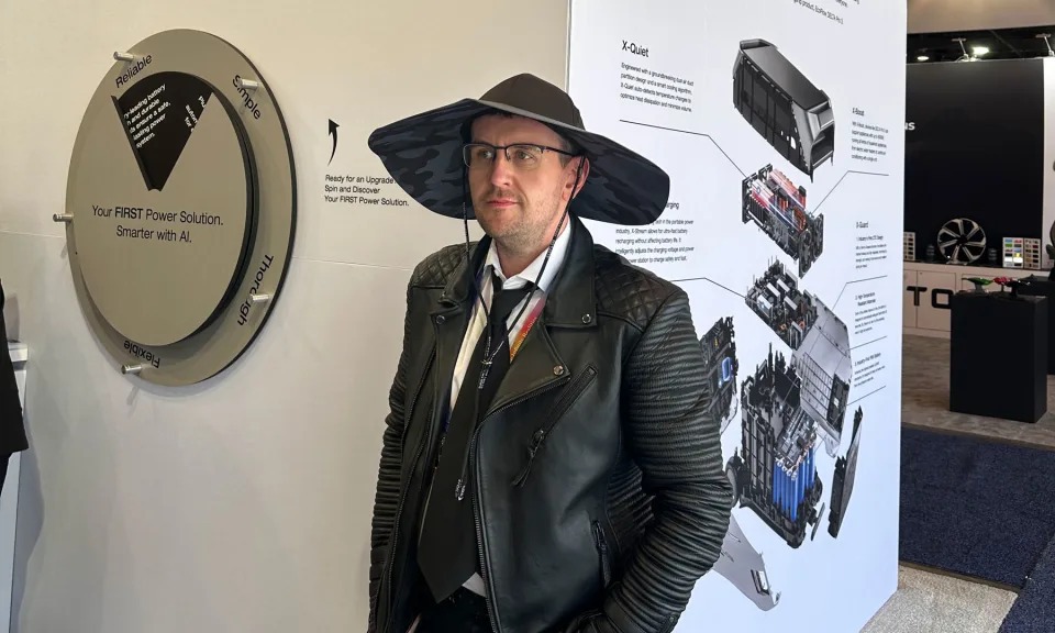 EcoFlow Pamerkan Power Hat di CES 2025: Topi Pengisi Daya dengan Solar Panel! 1 EcoFlow power hat