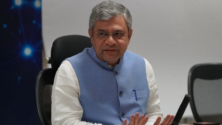 India Mau Bikin Model AI Lokal, Siap Saingi DeepSeek dan ChatGPT 1 Pemerintah India siapkan AI bersaing DeepSeek dan ChatGPT