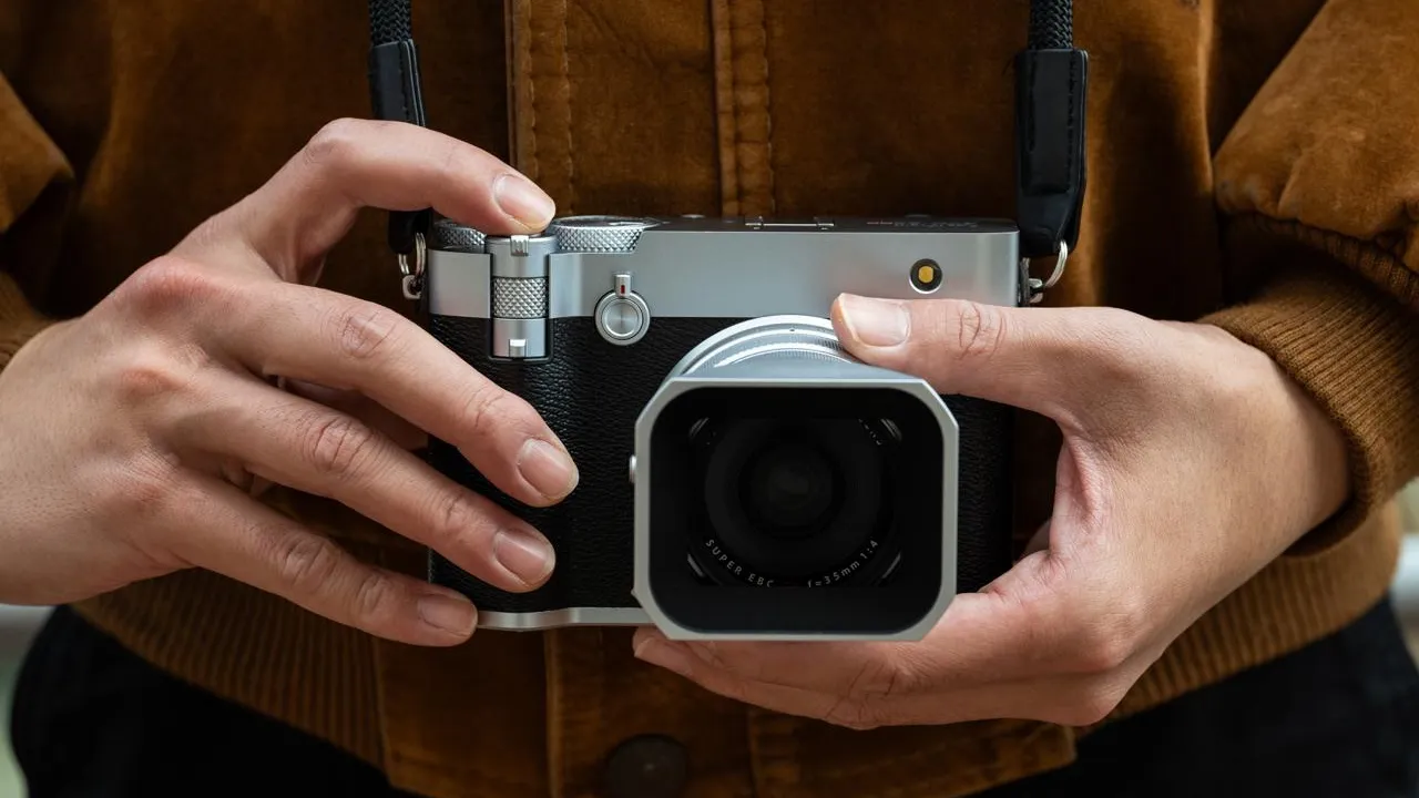 FUJIFILM GFX100RF Meluncur di Indonesia, Kini Hadir dengan Lensa Fix! 2 FUJIFILM GFX100RF 2