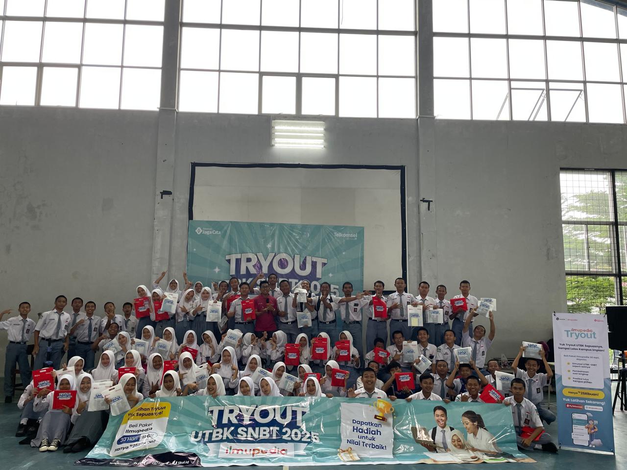 Telkomsel Sukses Gelar Ilmupedia Tryout UTBK 2025 di 30 Kota 24 Telkomsel Ilmupedia Tryout UTBK 2025