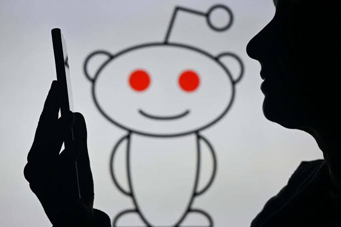 Pengguna Reddit Marah, Peneliti Diam-diam Latih AI di Kolom Komentar 8 Reddit AI Comment