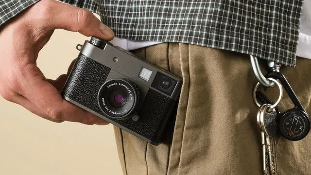 FUJIFILM Luncurkan Kamera Digital Terbaru "X half" di Indonesia 3 FUJIFILM Luncurkan Kamera Digital Terbaru X half di Indonesia 2