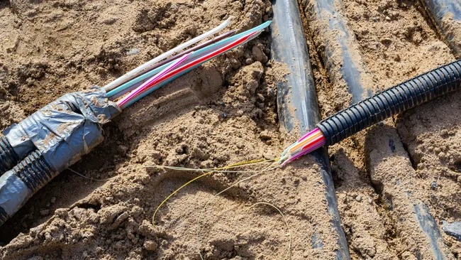 Maling Kabel Salah Target, Internet di Kota Los Angeles Padam 3 Maling kabel internet