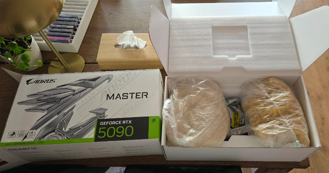 Lagi-lagi Penipuan GPU, Beli RTX 5090 Isinya Makaroni! 8 Penipuan RTX 5090