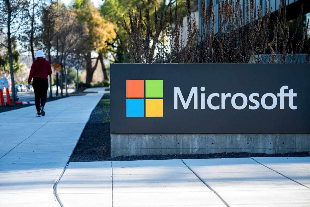 Tak Punya Empati, Petinggi Microsoft Beri Saran Ini ke Para Karyawan Kena PHK! 3 Microsoft Karyawan PHK Petinggi XboX