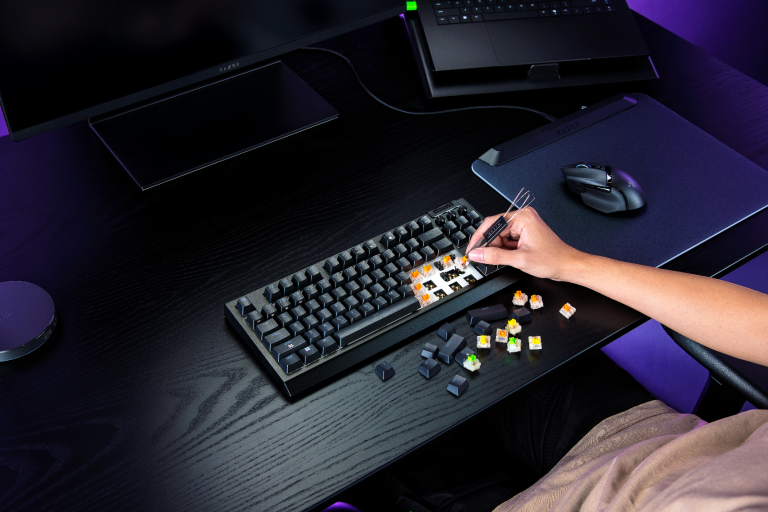 Razer BlackWidow V4 Tenkeyless Hyperspeed, Keyboard Wireless Hot-Swappable dengan Baterai Tahan Lama 2 Razer BlackWidow V4 Tenkeyless Hyperspeed